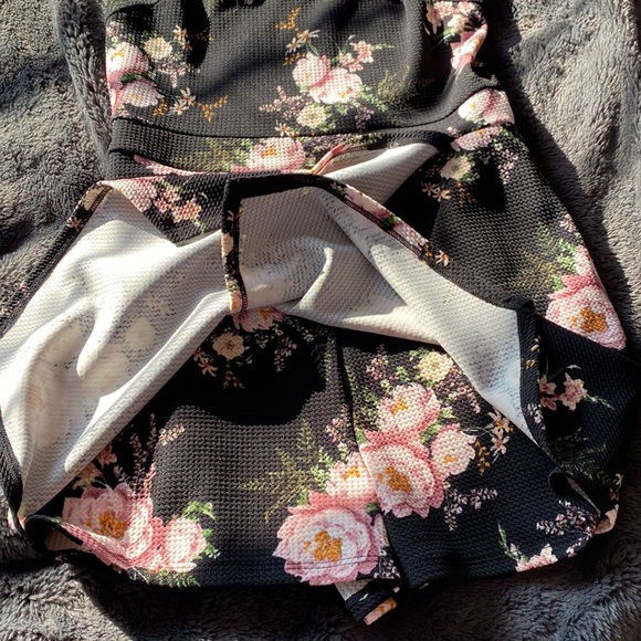 Sopranos Black Floral Romper - Picture 4 of 7